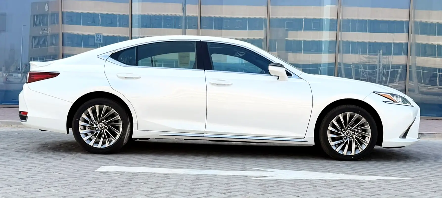 Lexus ES-Series 2025