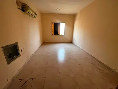استديو في الروضه تلاته مطبخ شبه منفصل تسهيلات في الدفعات قريب من الخدمات سهل المخرج لدبي والشارقه