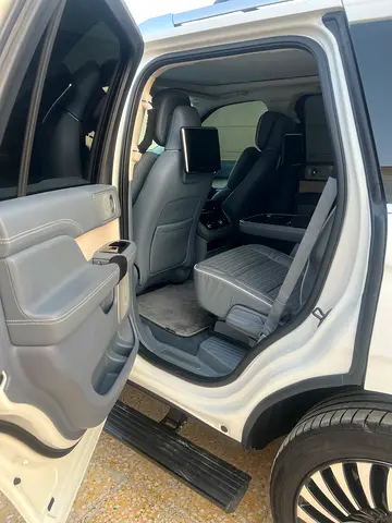 صورة 5 لـ 2021 Lincoln NAVIGATOR
