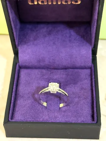 Diamond Engagement Ring 1,09 carat from Damas Box certificate and bill available