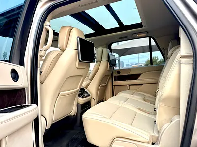صورة 4 لـ 2019 Lincoln NAVIGATOR