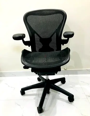 Herman miller Aeron size B fully loaded