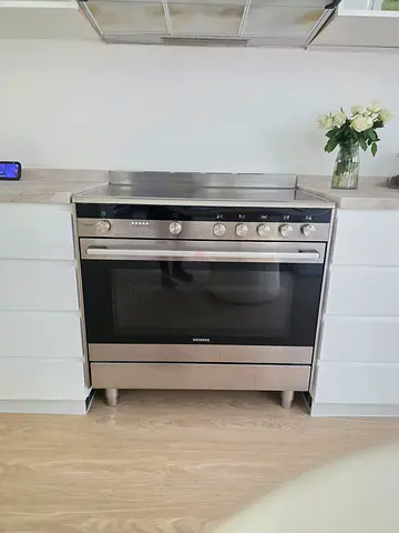 Siemens iQ700 electric cooker 90 by 60 cm latest model like new condition perfect working
