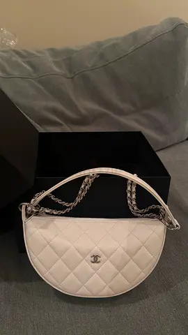 Chanel White quilted crescent shoulder bag with chain strap - New & Never used