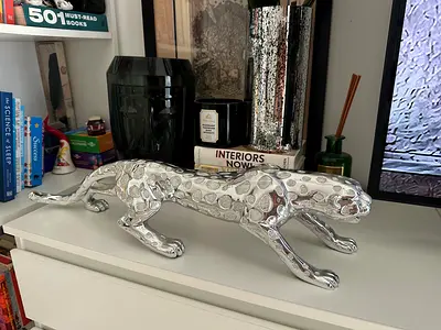 Leopard statue