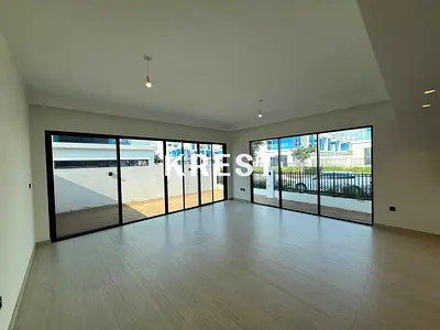 5BR Corner Villa | Private Garden | Brand New