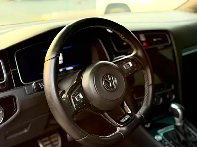 صورة 9 لـ 2018 Volkswagen GOLF R