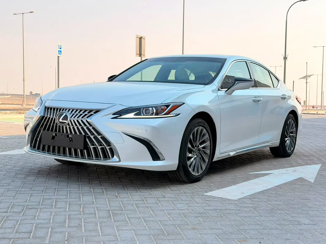 Lexus ES-Series 2025