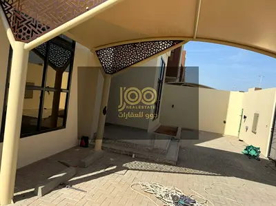 First occupancy villa in a quiet and secure area, suitable for families, within a residential compl