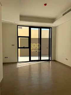First occupancy villa in a quiet and secure area, suitable for families, within a residential comple