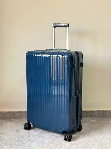 RIMOWA Essential Check -In M