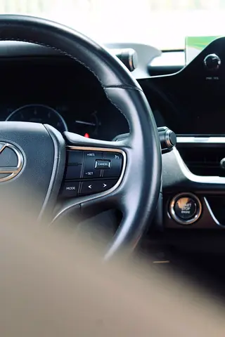 صورة 3 لـ 2023 Lexus UX-SERIES