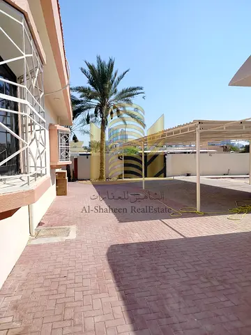 Villa for sale in Ajman, in the Mushairif area, with an area of ​​10,000 sq ft. Corner villa on 3 streets, opposite the Red Crescent. The villa consists of 8