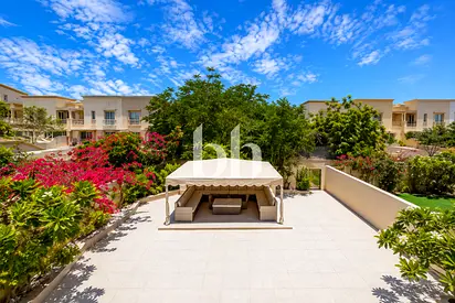 Fully Upgraded | Prime Location I Family Home