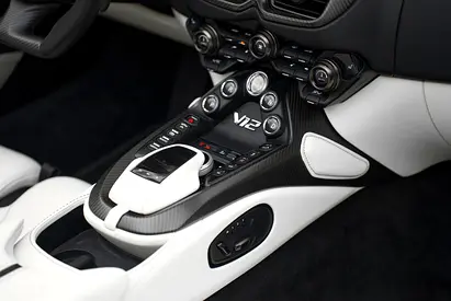 صورة مصغرة 16 لـ 2023 Aston Martin VANTAGE