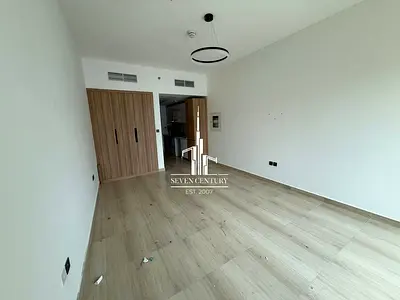 Bright & Spacious Studio | Bright Layout | Vacant