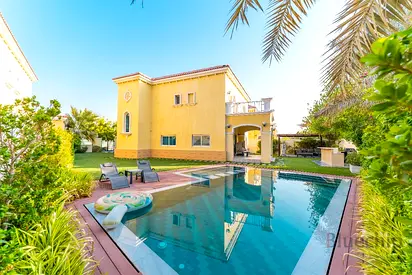 Furnished | Upgraded |Large Pool with Jacuzzi