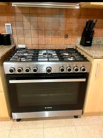 Bosch Full Gas cooker New Model Excellent Condition Under Warranty