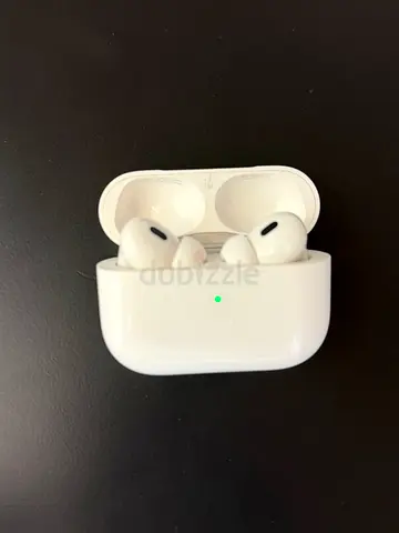 Apple AirPods (2nd gen) with Charging Case - White, Good Condition