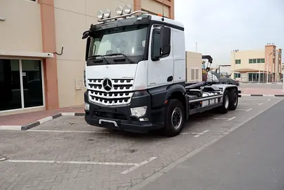 MERCEDES 2645 6X2 HOOK LOADER TRUCK 2017