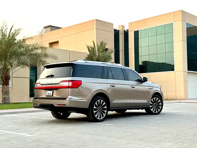صورة 2 لـ 2019 Lincoln NAVIGATOR
