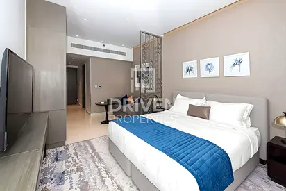 Canal View | Bright Unit with Spacious Balcony