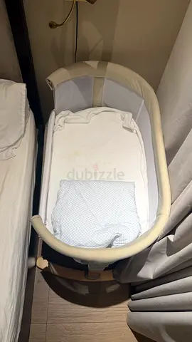 Used bedside bassinet / co-sleeper in good condition original price was 1k frok dubai mall mom store