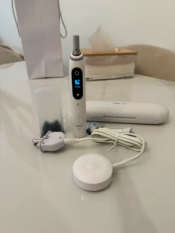Oral B IO7 Toothbrush