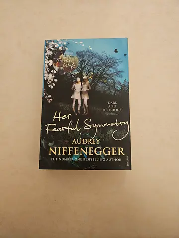 Her fearful symmetry- Audrey Niffengger book