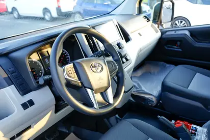 صورة 9 لـ 2026 Toyota HIACE
