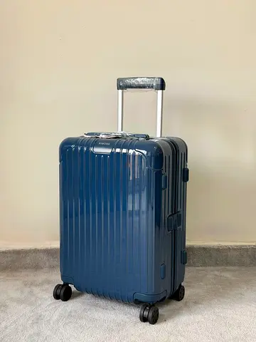 Rimowa essential trunk blue