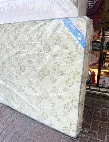 150x190cm Queen size mattress.  All times delivery available