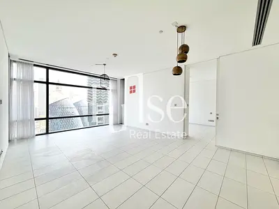 Bright 1BR | Unfurnished | DIFC and Sea View