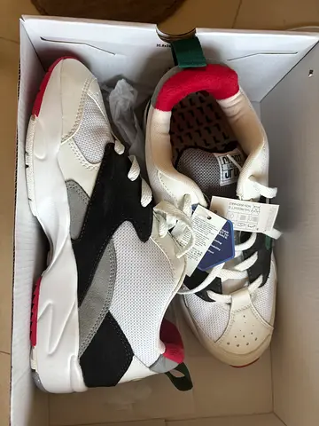 Men's casual white and black chunky sneakers - Lacoste