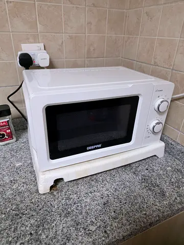 Compact White Countertop Microwave - Good Working Condition