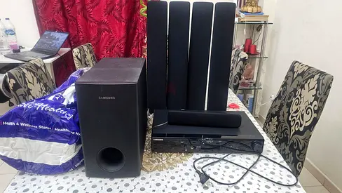 Samsung Home Theater System with Subwoofer and 5 Speakers - Good Condition