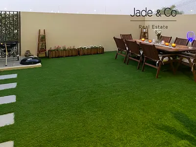 Community Expert | Single Row | Vacant July