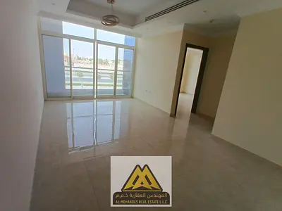 شقة غرفتين وصالة بالروضة 2، بلكونة، حمامان، تكييف مركزي، باركن مجاني، ثاني ساكن، 45 ألف، 4 دفعات.