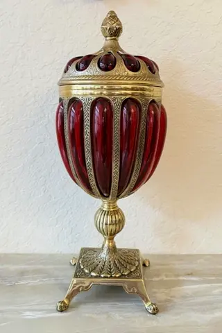 وعاء الكومبوت العتيق بالزجاج الاحمر العقيقي