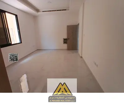 استديو أول ساكن بالعالية، مساحة كبيرة، مطبخ شبه منفصل، تشطيب راقٍ، 23 ألف، 4 دفعات، قرب دبي والشارقة