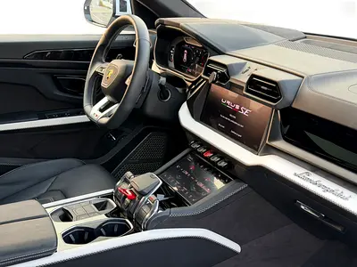2025 Lamborghini URUS thumbnail 11