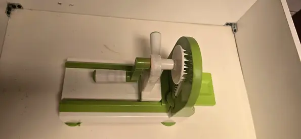 Manual Vegetable Spiralizer / Julienne Cutter - Compact