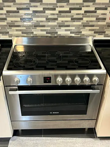 Bosch series 6 New Modal Electric Coker same like new