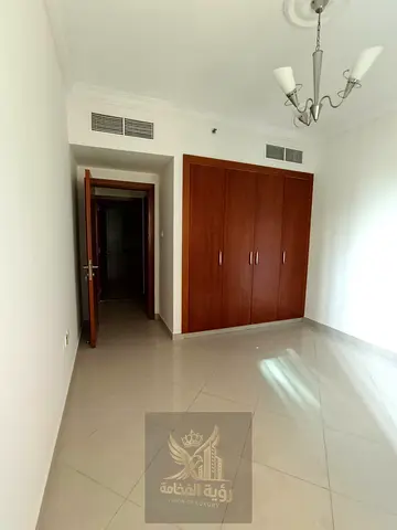 شقة غرفة وصالة منفصلة فى التعاون مع حمام ومطبخ تكييف مركزى خزائن بالحائط جيم ومسبح وكيدز اريا فرى مجانا