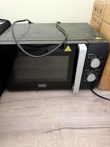 Black+Decker Compact Microwave - Good Working Condition