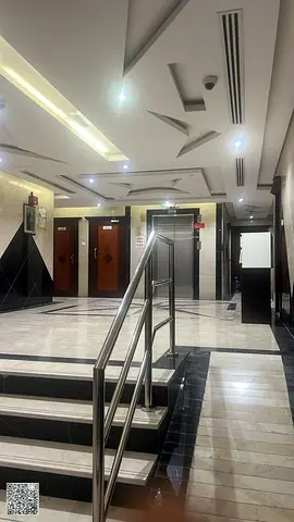 استديو مساحة واسعة بالراشدية 2 خلف ابراج الفالكون موقع مميز وقريب من كل الخدمات