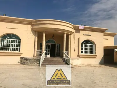 فيلا طابق ارضي للايجار بعجمان الجرف 1 مساحه 15 الف قدم 4 غرف + مجلس + صاله غرفه طعام اماكن للزراعه حوش كبير جدا باركن داخلي مغطي