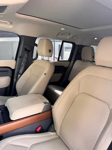 صورة 7 لـ 2023 LAND Rover DEFENDER