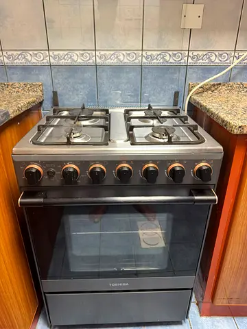 Toshiba Free-Standing Gas Cooker with Oven – Excellent Condition | Moving Out Sale
