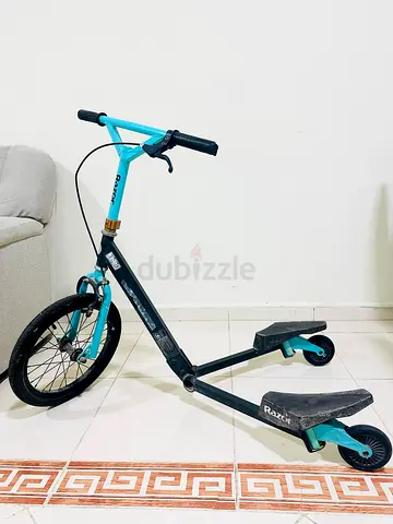 Three-wheel trick scooter / caster board - Razor style, good condition